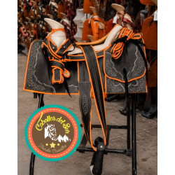 Montura para Caballo Cuadrada de Cuero Recuperado con Cantinas